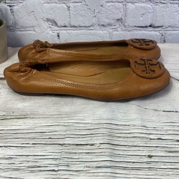 Tory Burch Royal Tan Pebble Leather Flats Shoes 8 - Picture 3 of 9